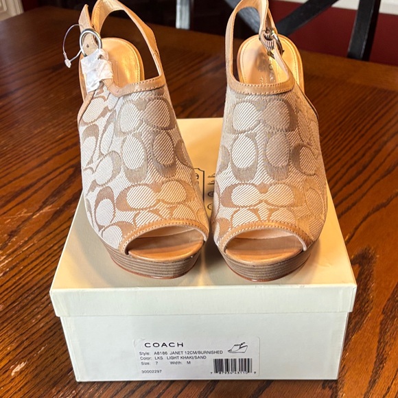 Coach Janet Sandal - Picture 1 of 5